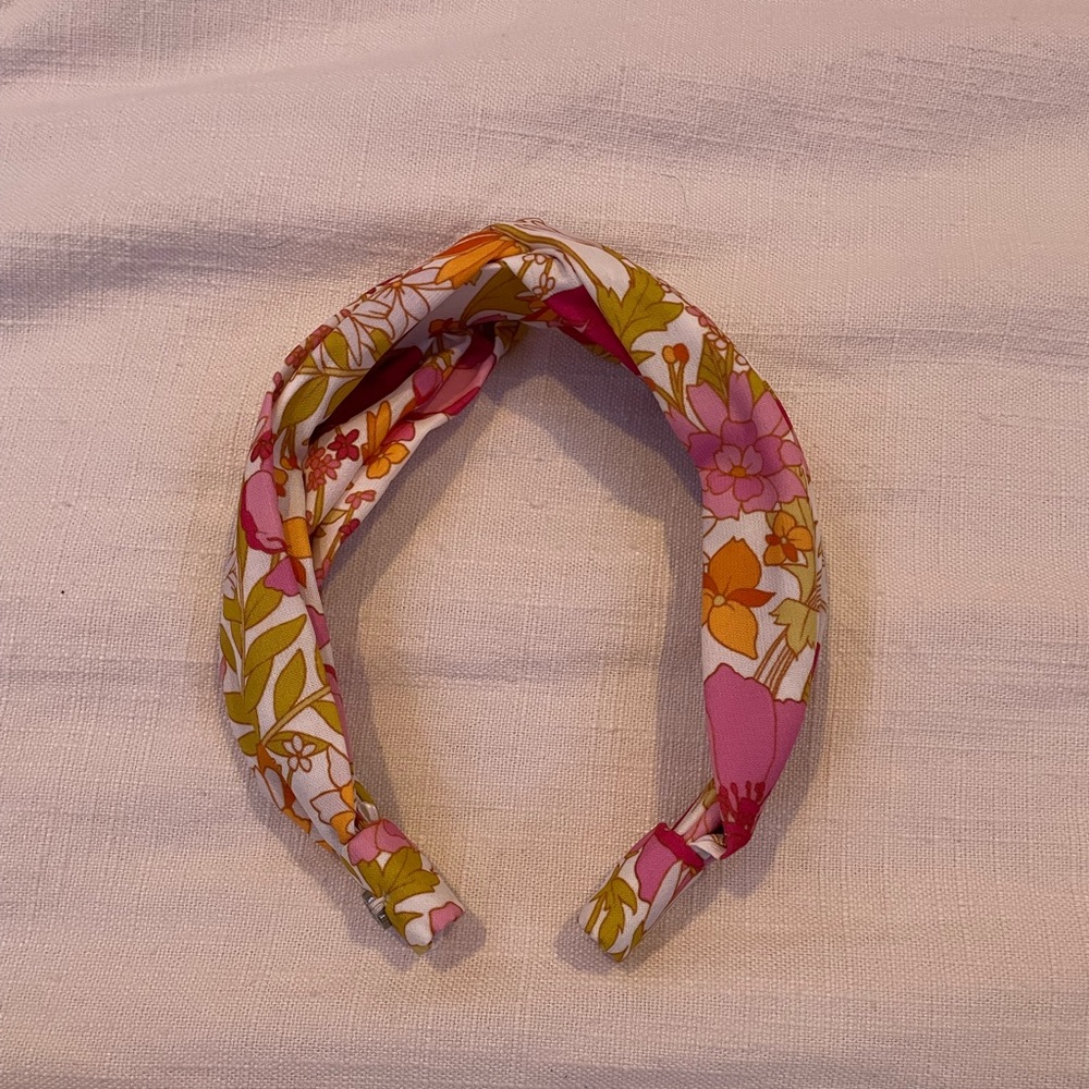 Twisted Headband Heyward's Rate Daisies